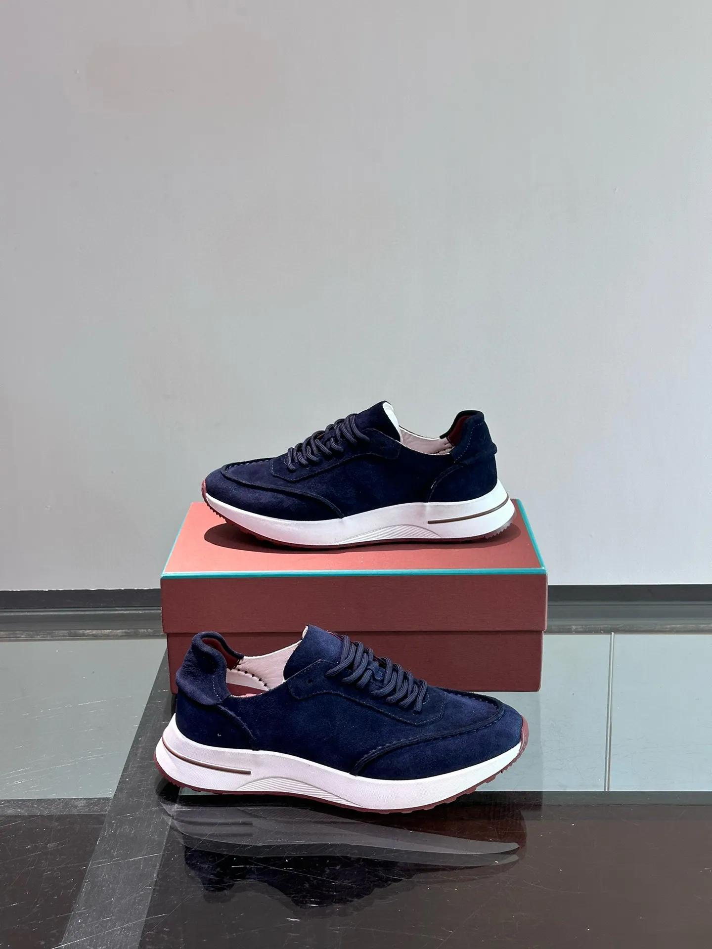 Factory price: 540💰Loro men's shoes💰iana niche Loro classic jogging shoes, men's lace-up casual shoes and sneakers, high-quality lightweight and comfortable fabrics, suitable for outdoor leisure, the color scheme is young and energetic, and it looks great with sportswear or casual suits! Size: 39-46 (customized sizes of 45 and 46 are non-refundable)